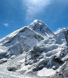 Vue sur le Mont Everest depuis le camp de base EBC